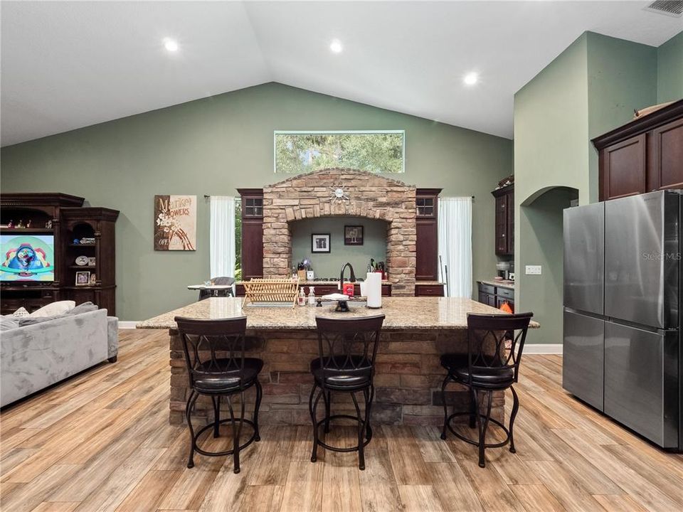 Active With Contract: $999,900 (5 beds, 3 baths, 4151 Square Feet)