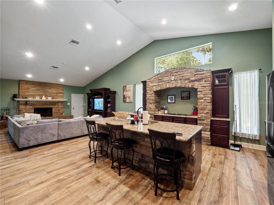 Active With Contract: $999,900 (5 beds, 3 baths, 4151 Square Feet)