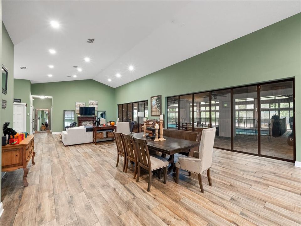 Active With Contract: $999,900 (5 beds, 3 baths, 4151 Square Feet)