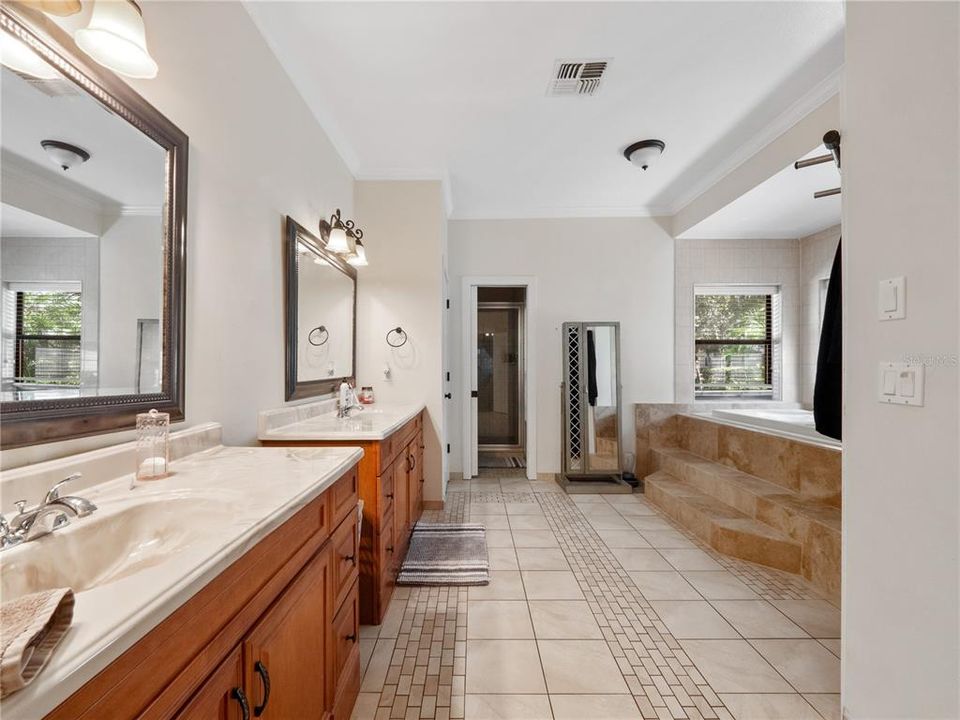 Active With Contract: $999,900 (5 beds, 3 baths, 4151 Square Feet)