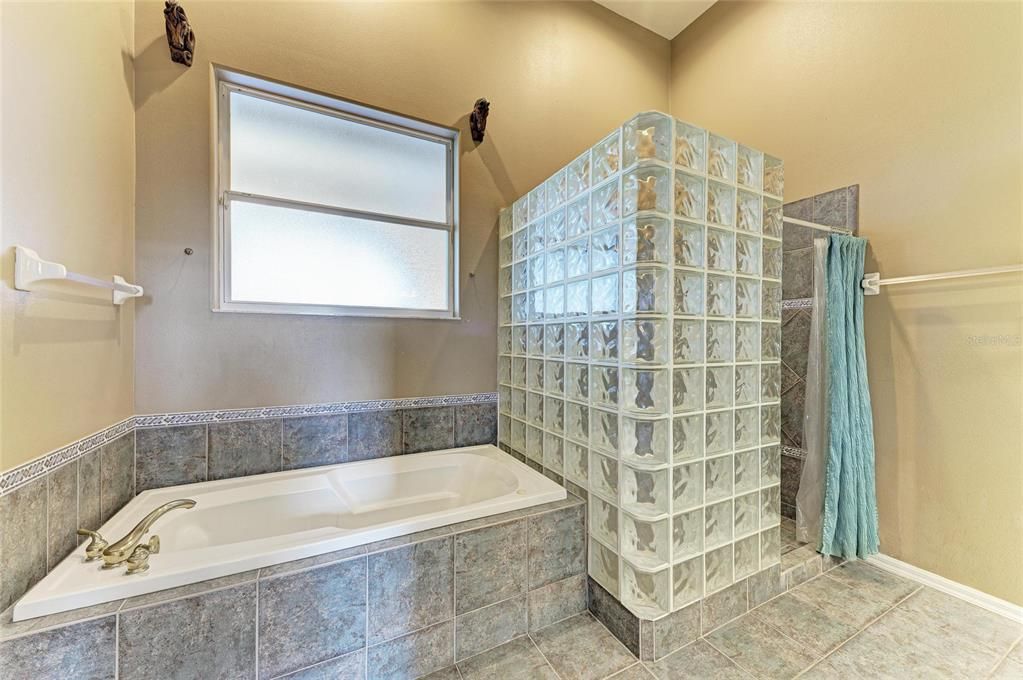 待售: $1,849,949 (4 贝兹, 3 浴室, 5730 平方英尺)