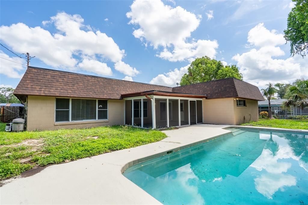 For Sale: $485,000 (4 beds, 2 baths, 1993 Square Feet)