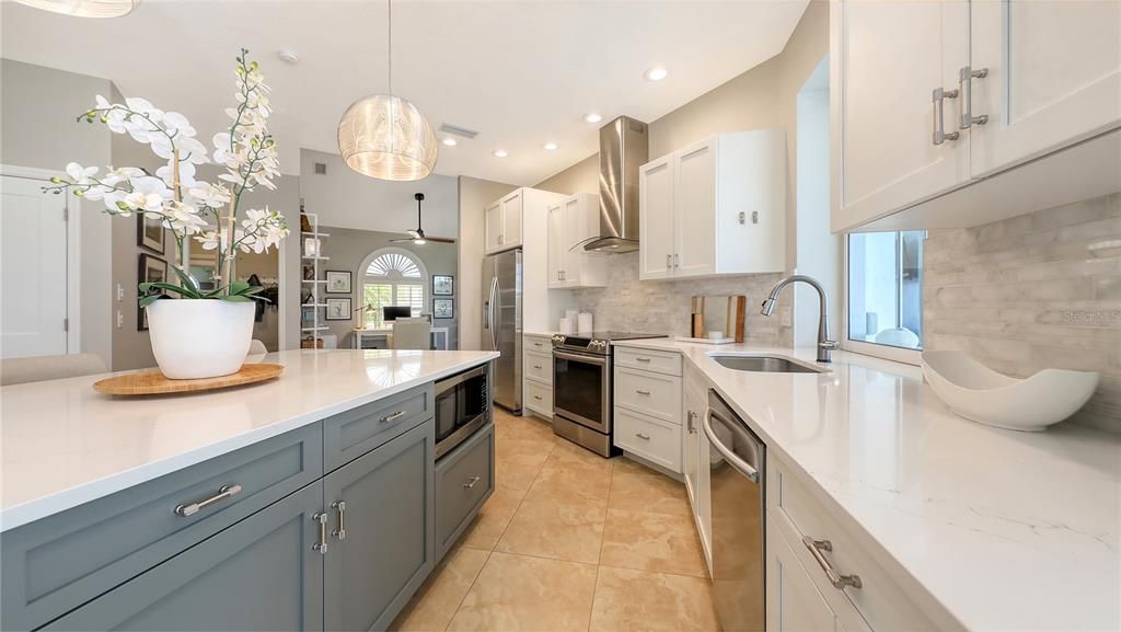 Под контрактом: $679,000 (3 спален, 2 ванн, 2181 Квадратных фут)