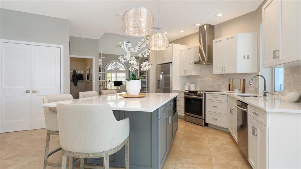 Под контрактом: $679,000 (3 спален, 2 ванн, 2181 Квадратных фут)