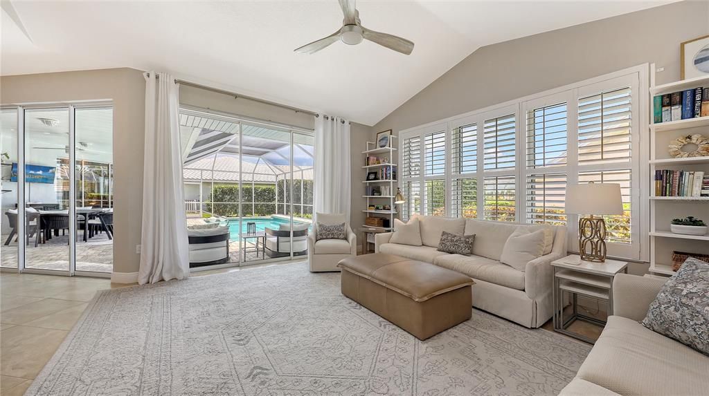 Под контрактом: $679,000 (3 спален, 2 ванн, 2181 Квадратных фут)