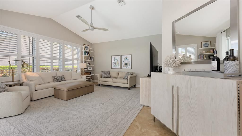 Под контрактом: $679,000 (3 спален, 2 ванн, 2181 Квадратных фут)