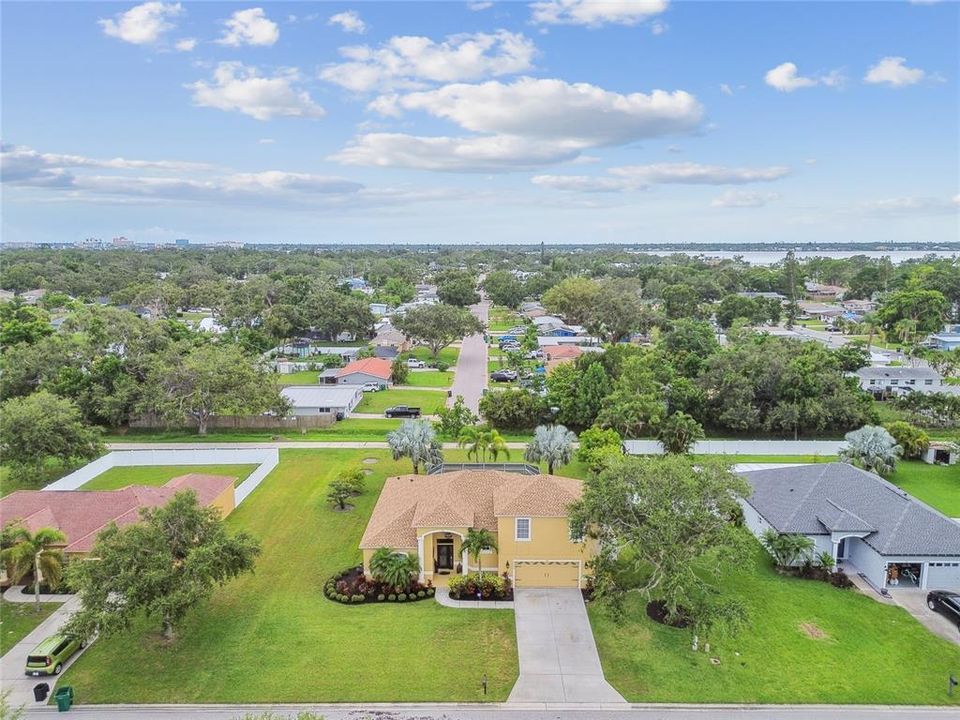 合同活跃: $545,000 (4 贝兹, 2 浴室, 2570 平方英尺)