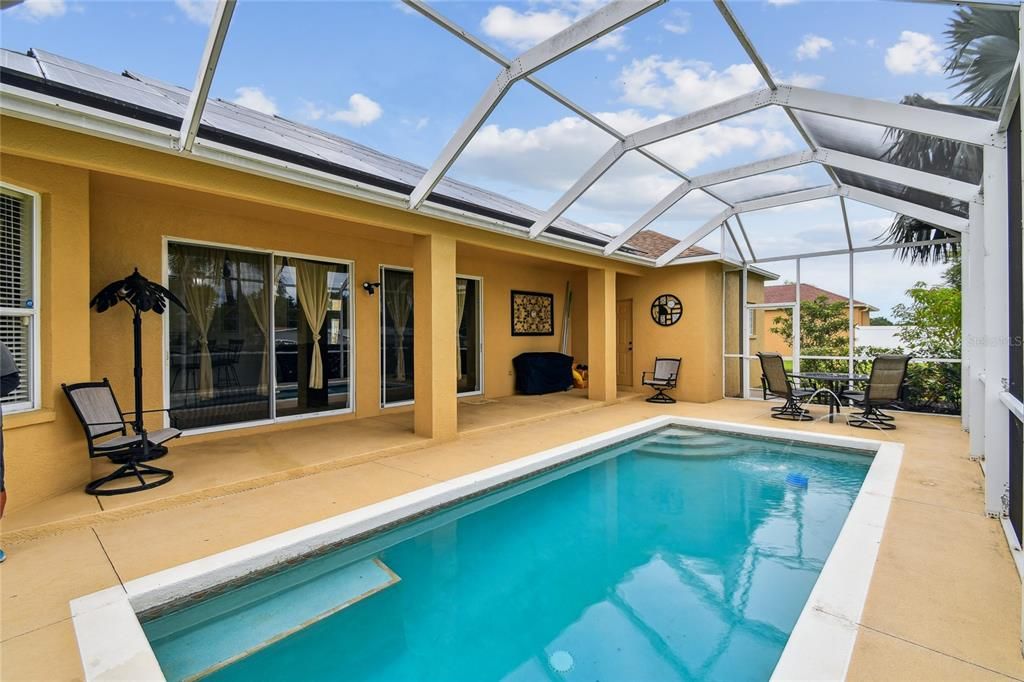 合同活跃: $545,000 (4 贝兹, 2 浴室, 2570 平方英尺)