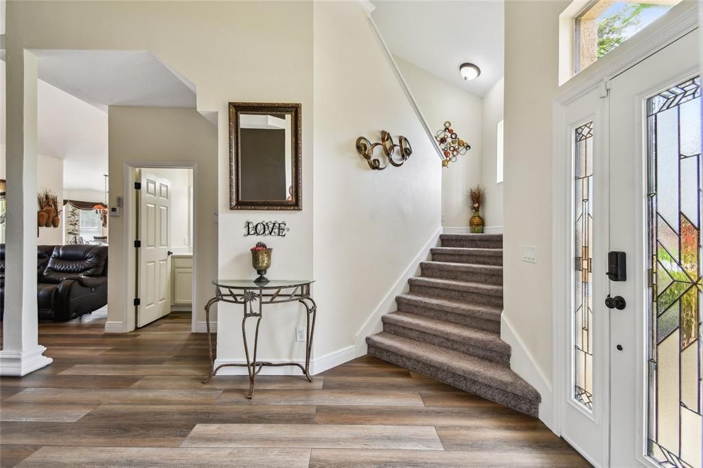 合同活跃: $545,000 (4 贝兹, 2 浴室, 2570 平方英尺)