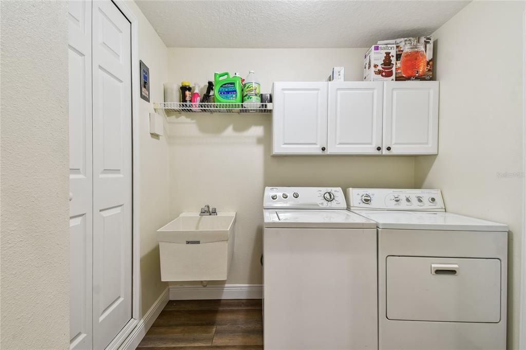 合同活跃: $545,000 (4 贝兹, 2 浴室, 2570 平方英尺)