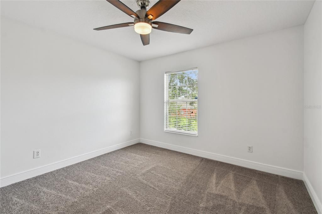 合同活跃: $545,000 (4 贝兹, 2 浴室, 2570 平方英尺)