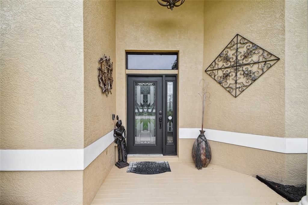 合同活跃: $545,000 (4 贝兹, 2 浴室, 2570 平方英尺)