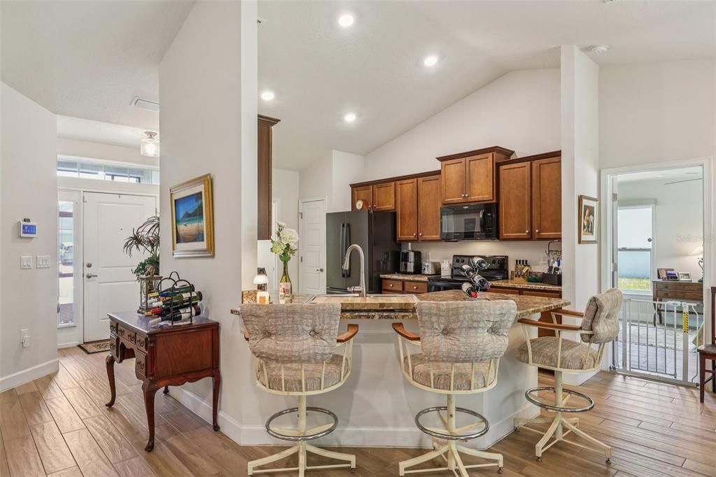 На продажу: $320,000 (4 спален, 2 ванн, 1814 Квадратных фут)