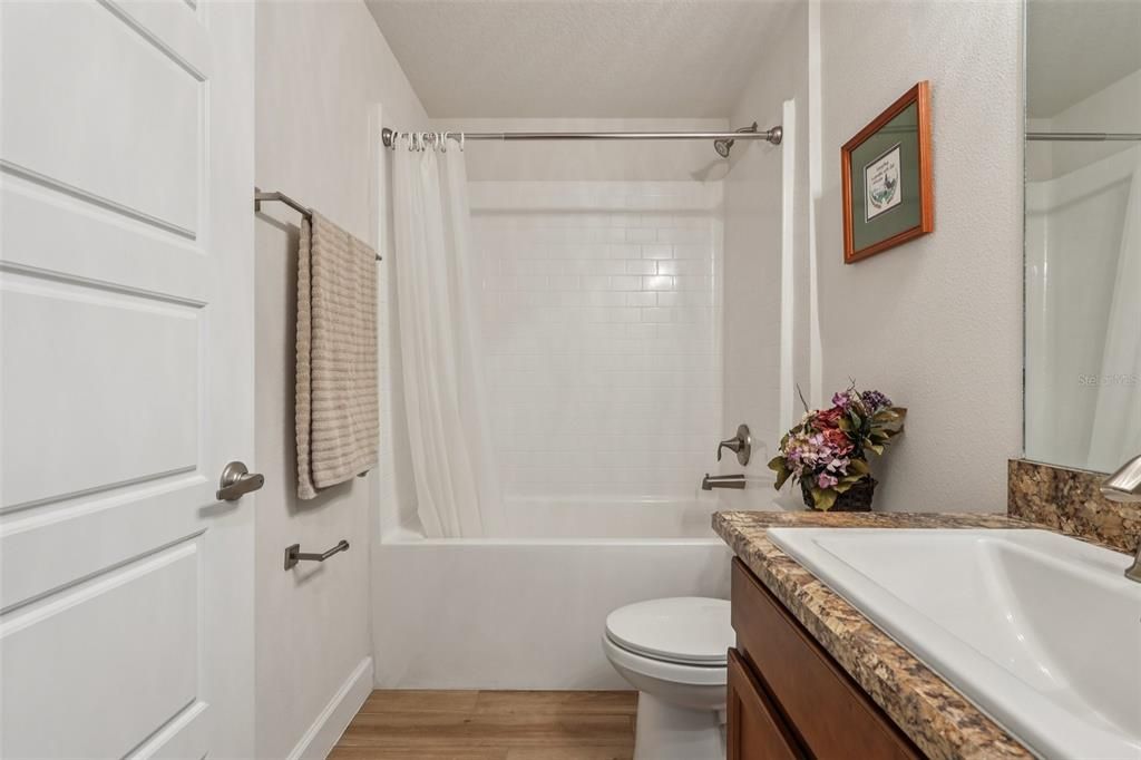 На продажу: $320,000 (4 спален, 2 ванн, 1814 Квадратных фут)