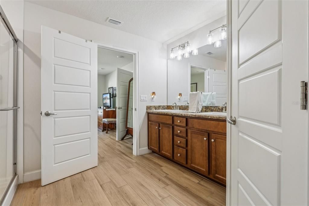 На продажу: $320,000 (4 спален, 2 ванн, 1814 Квадратных фут)