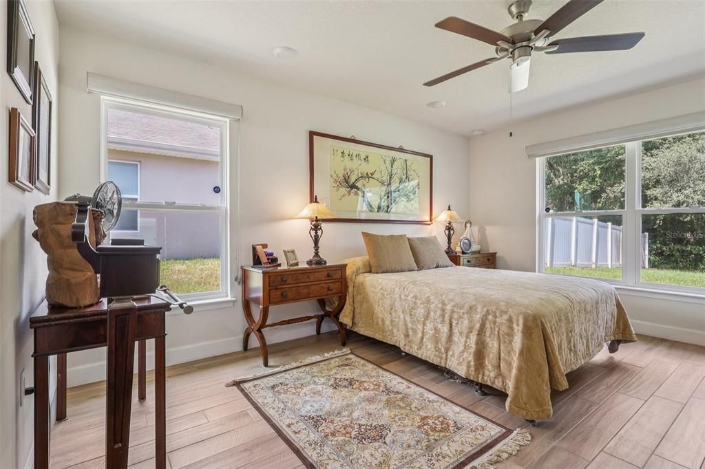 На продажу: $320,000 (4 спален, 2 ванн, 1814 Квадратных фут)