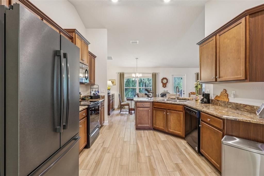 На продажу: $320,000 (4 спален, 2 ванн, 1814 Квадратных фут)