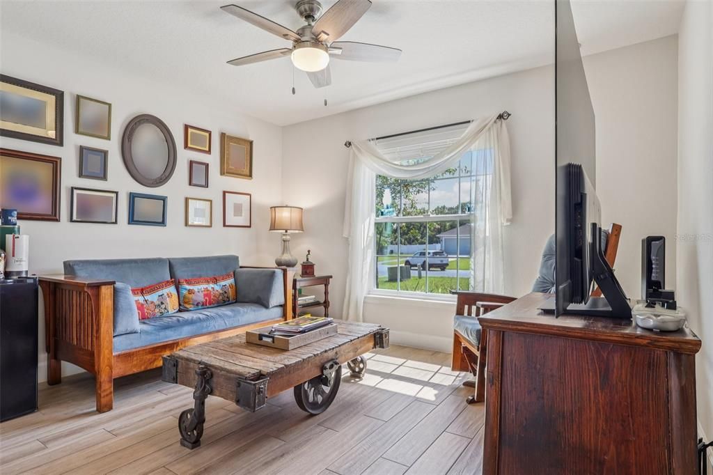 На продажу: $320,000 (4 спален, 2 ванн, 1814 Квадратных фут)