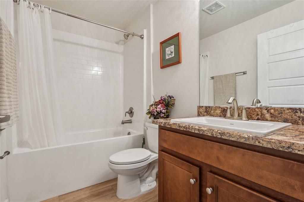 На продажу: $320,000 (4 спален, 2 ванн, 1814 Квадратных фут)