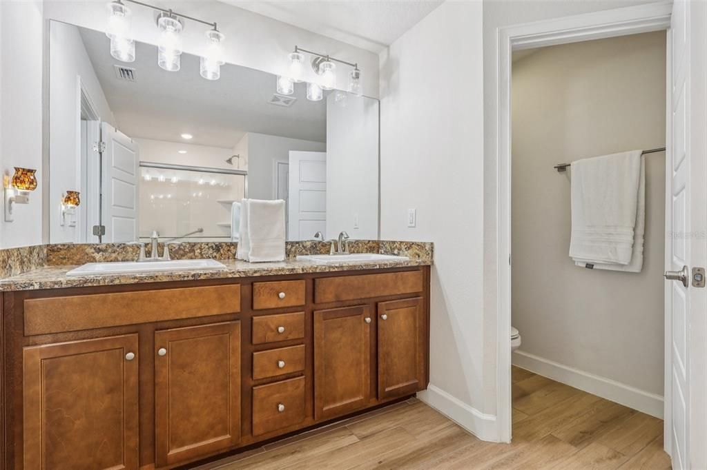 На продажу: $320,000 (4 спален, 2 ванн, 1814 Квадратных фут)