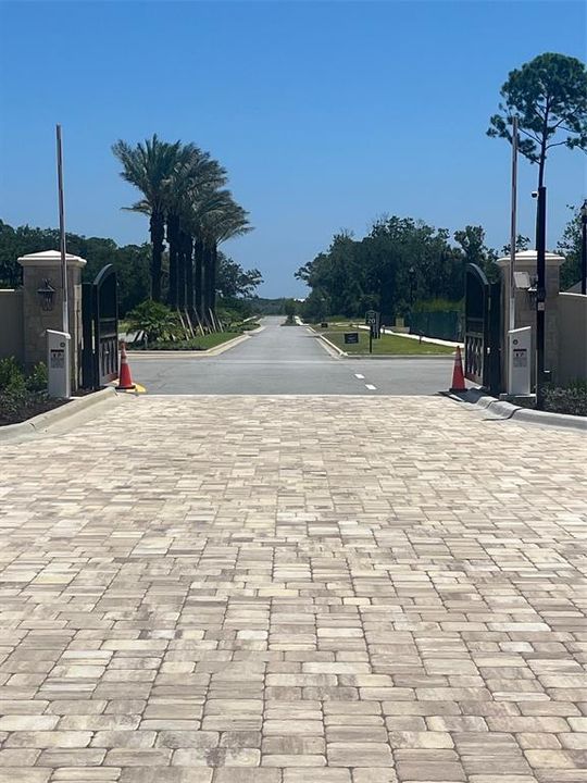 На продажу: $445,000 (0.15 acres)