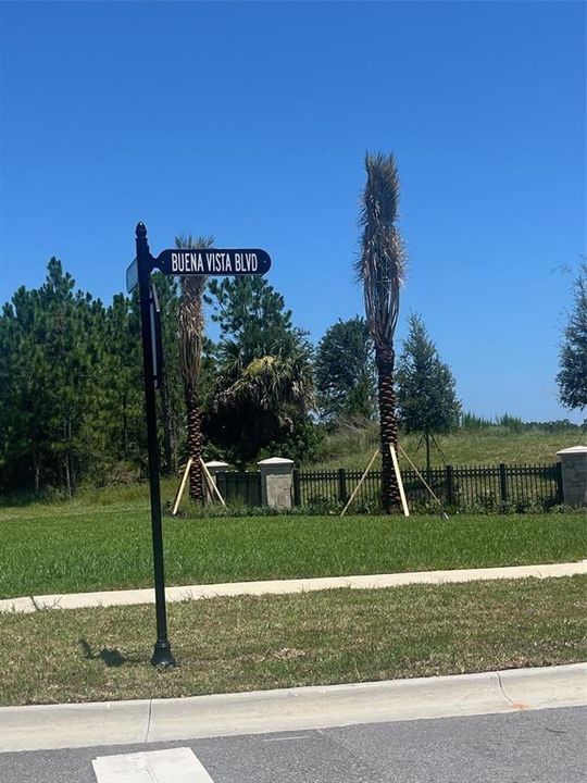 На продажу: $445,000 (0.15 acres)