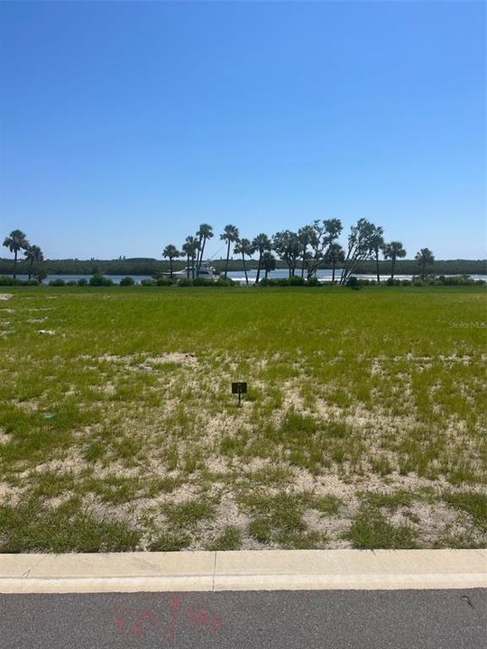 На продажу: $445,000 (0.15 acres)