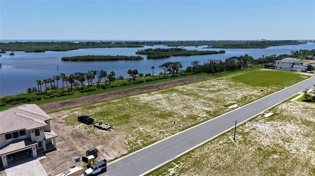 На продажу: $445,000 (0.15 acres)