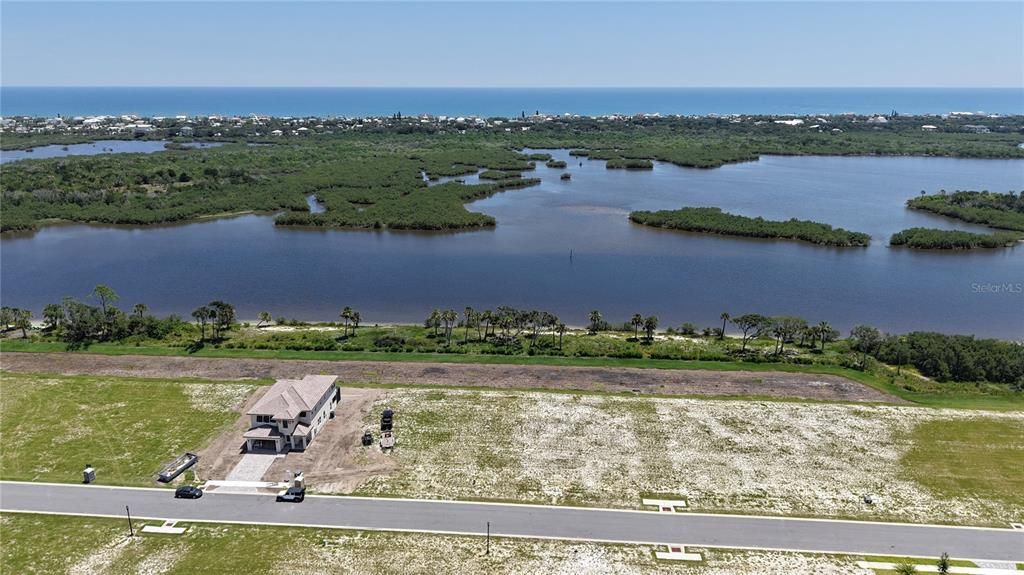 На продажу: $445,000 (0.15 acres)