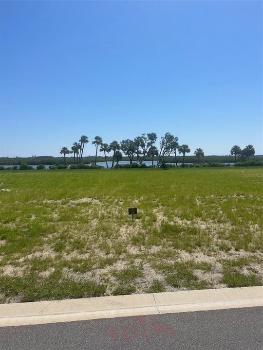 На продажу: $445,000 (0.15 acres)