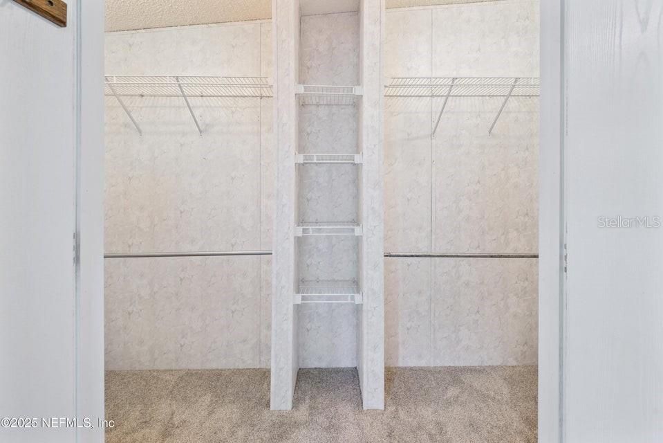 Activo con contrato: $450,000 (5 camas, 3 baños, 2356 Pies cuadrados)