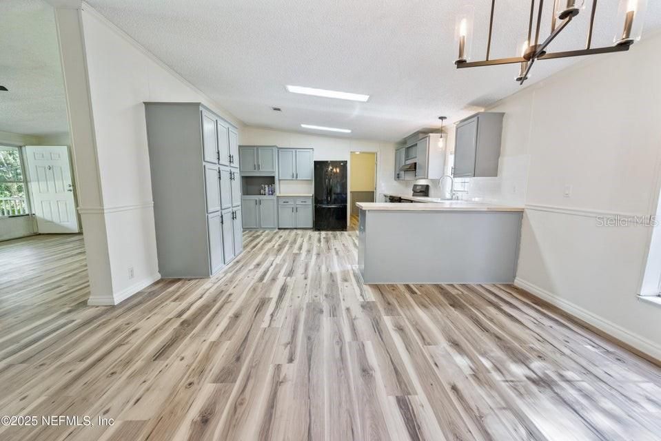 Activo con contrato: $450,000 (5 camas, 3 baños, 2356 Pies cuadrados)