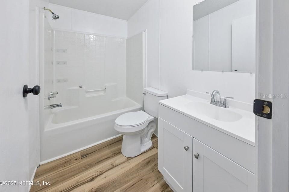 Activo con contrato: $450,000 (5 camas, 3 baños, 2356 Pies cuadrados)