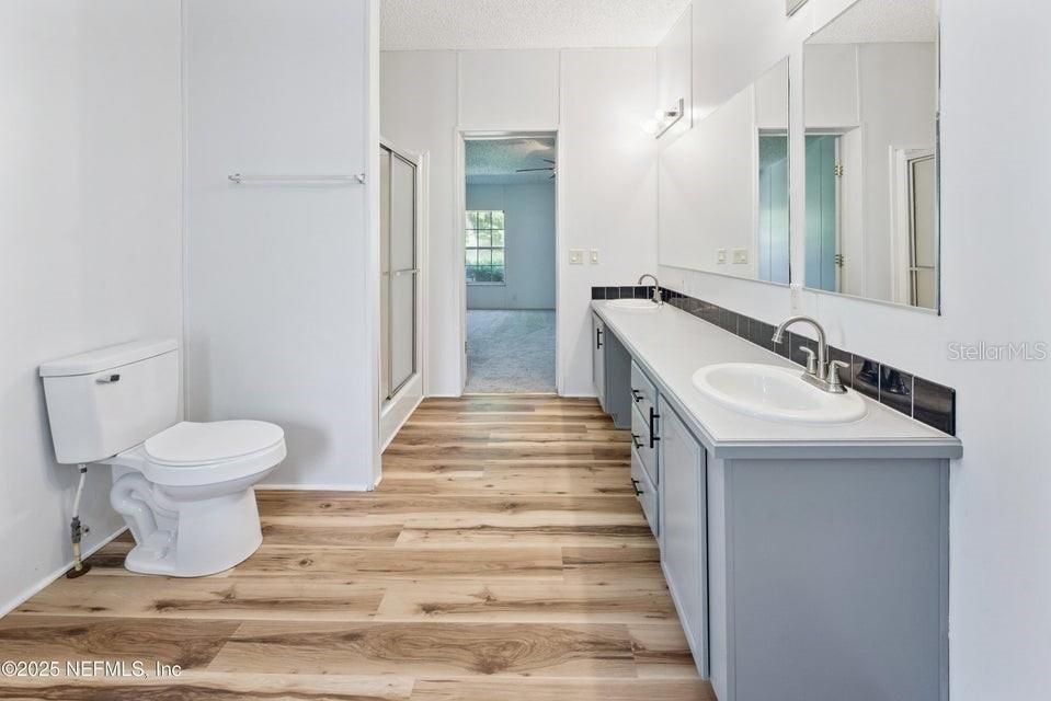 Activo con contrato: $450,000 (5 camas, 3 baños, 2356 Pies cuadrados)