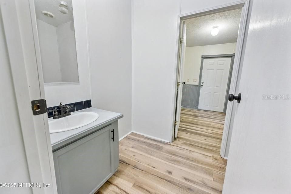 Activo con contrato: $450,000 (5 camas, 3 baños, 2356 Pies cuadrados)