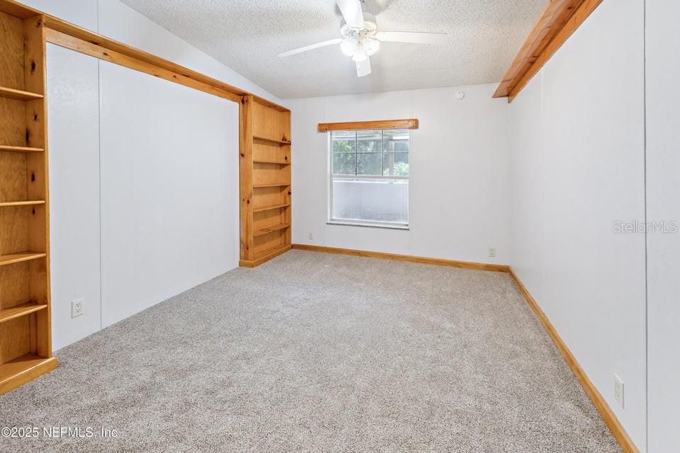 Activo con contrato: $450,000 (5 camas, 3 baños, 2356 Pies cuadrados)