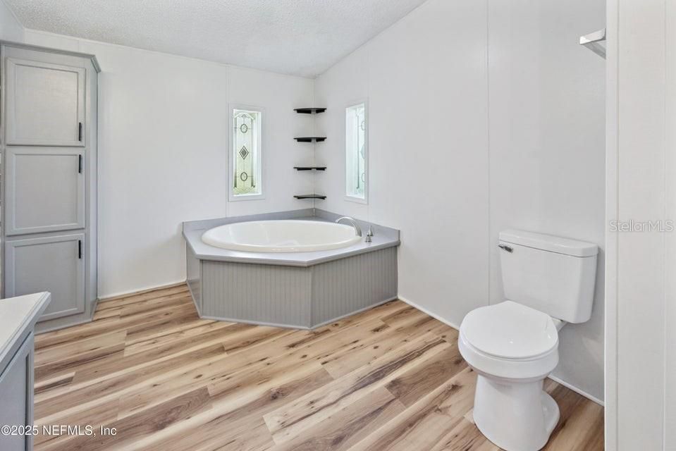 Activo con contrato: $450,000 (5 camas, 3 baños, 2356 Pies cuadrados)