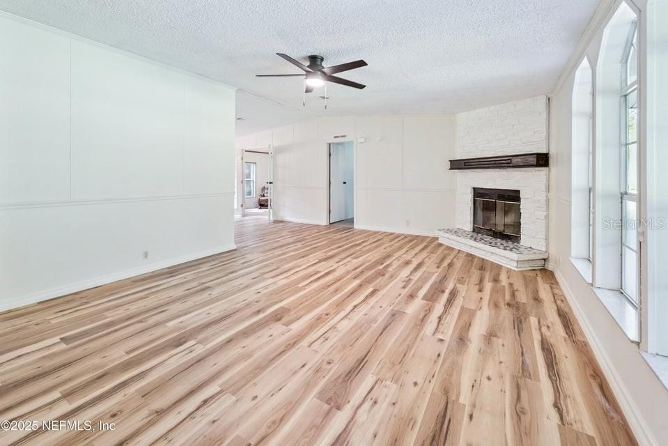 Activo con contrato: $450,000 (5 camas, 3 baños, 2356 Pies cuadrados)