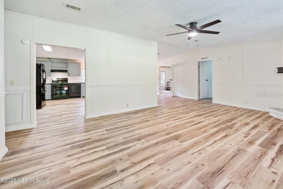 Activo con contrato: $450,000 (5 camas, 3 baños, 2356 Pies cuadrados)