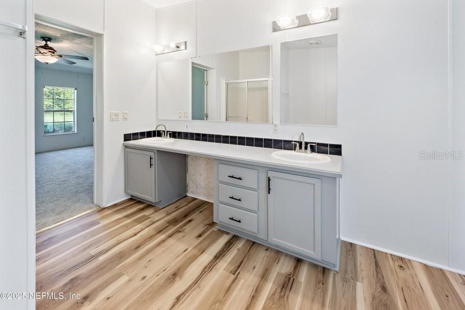 Activo con contrato: $450,000 (5 camas, 3 baños, 2356 Pies cuadrados)