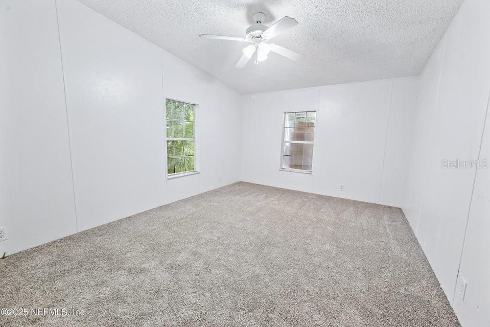 Activo con contrato: $450,000 (5 camas, 3 baños, 2356 Pies cuadrados)