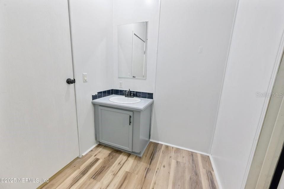 Activo con contrato: $450,000 (5 camas, 3 baños, 2356 Pies cuadrados)