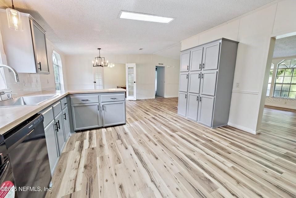 Activo con contrato: $450,000 (5 camas, 3 baños, 2356 Pies cuadrados)