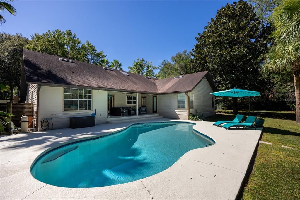 Active With Contract: $445,000 (3 beds, 2 baths, 2027 Square Feet)