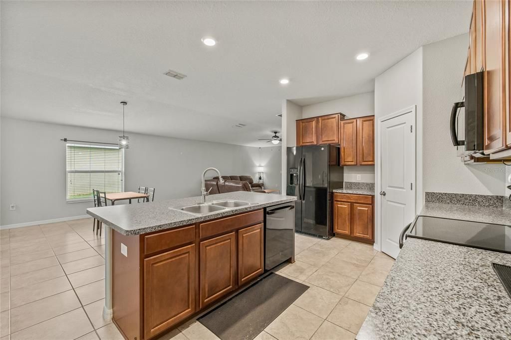 Active With Contract: $299,900 (4 beds, 2 baths, 1835 Square Feet)
