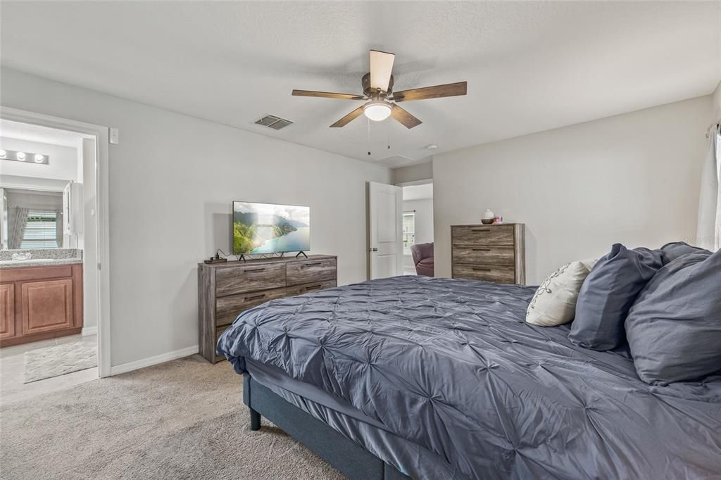 Active With Contract: $299,900 (4 beds, 2 baths, 1835 Square Feet)