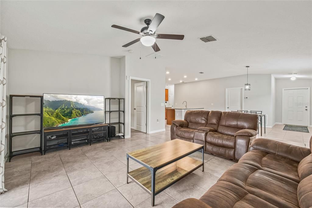 Active With Contract: $299,900 (4 beds, 2 baths, 1835 Square Feet)