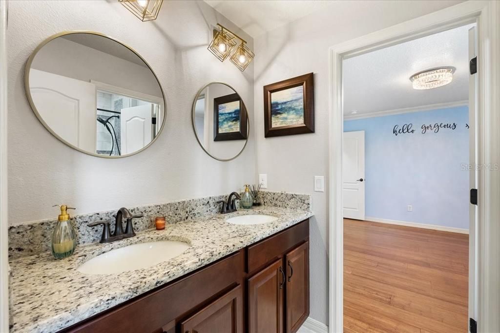 合同活跃: $795,000 (5 贝兹, 4 浴室, 3497 平方英尺)