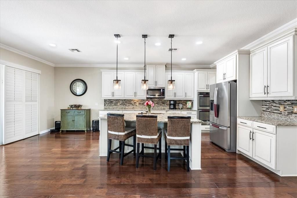 合同活跃: $795,000 (5 贝兹, 4 浴室, 3497 平方英尺)