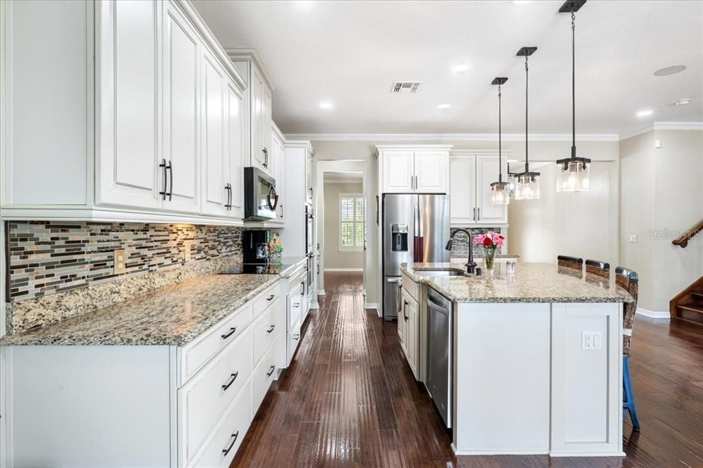 合同活跃: $795,000 (5 贝兹, 4 浴室, 3497 平方英尺)